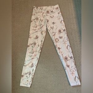 Varley Mid-rise light grey floral 7/8 leggings